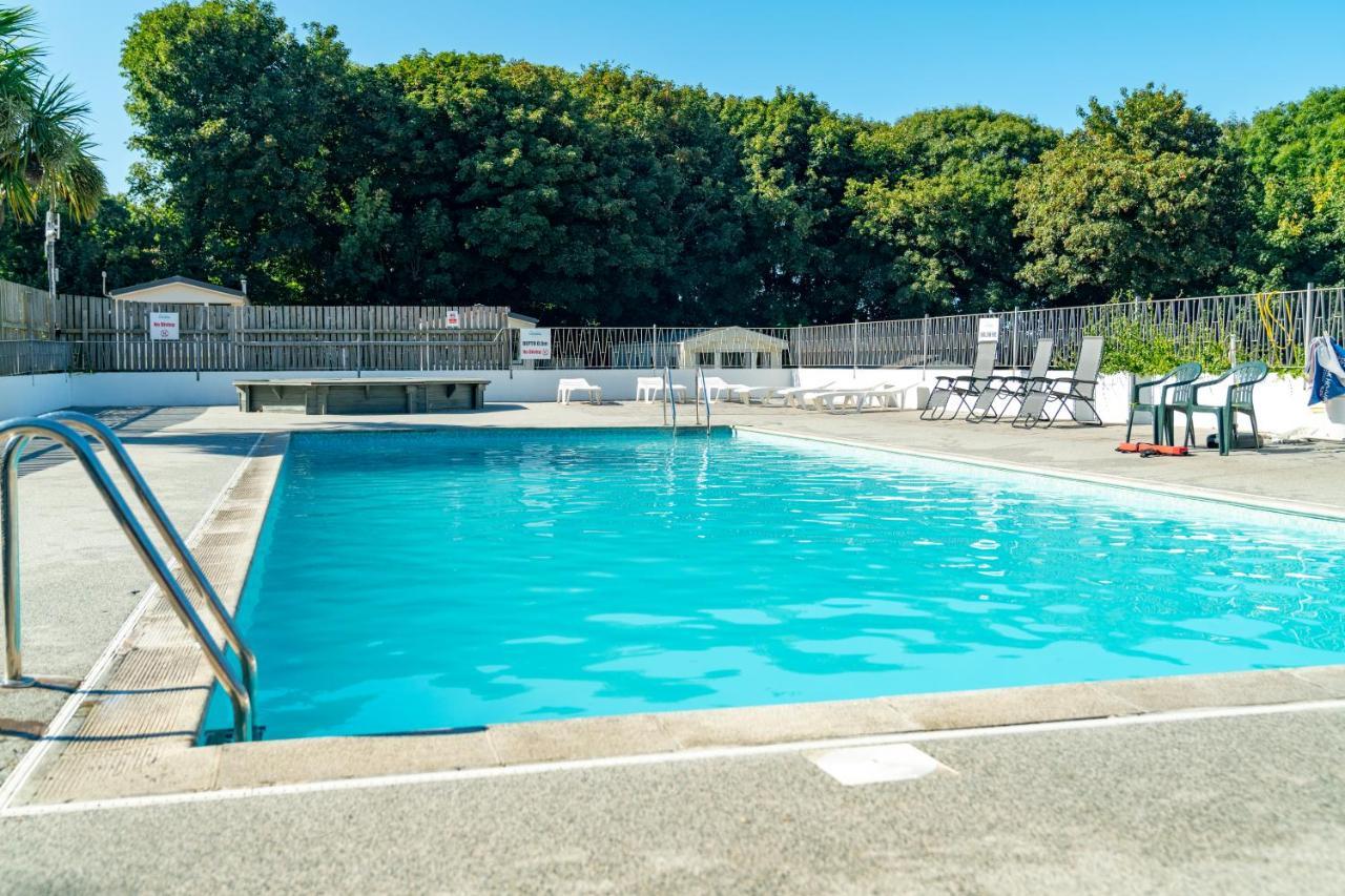 Camping Pods Trevella Holiday Park Crantock Buitenkant foto